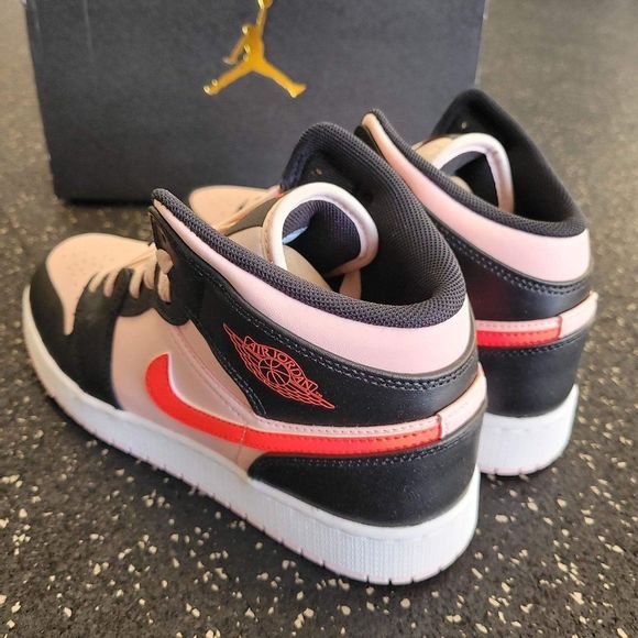 Nike Air Jordan 1 Mid GS Black Pink Crimson Atmosphere Size 6Y (Women’s 7.5) - Picture 4 of 12